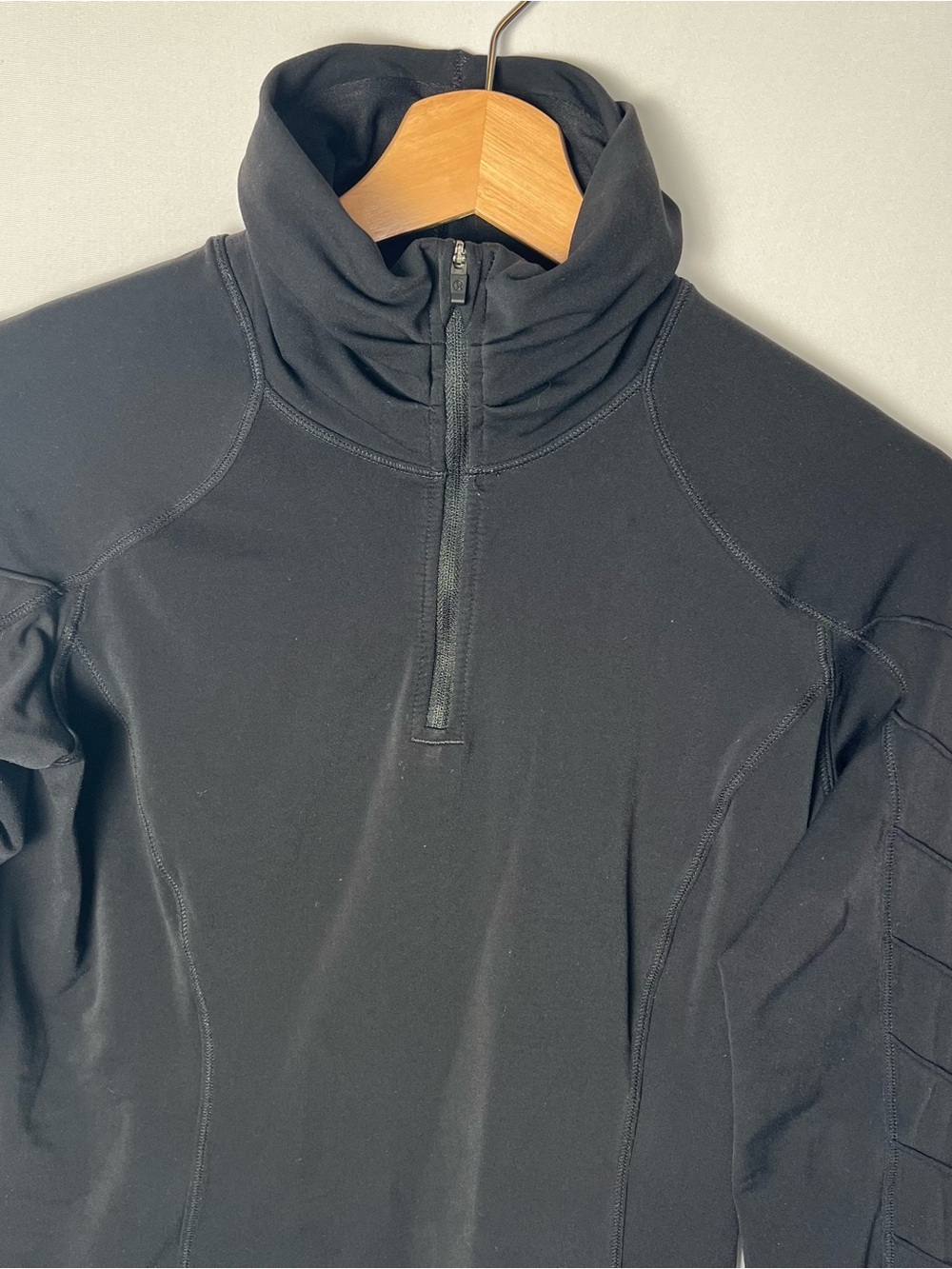 Lululemon Women’s Long Sleeve Half Zip Athletic Pullover Size 4 Black Zip Pocket - Picture 3 of 9